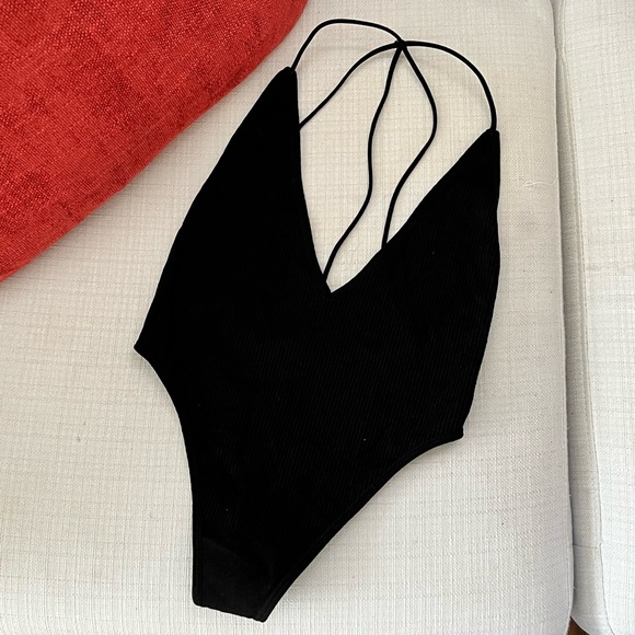 One piece from online I don’t remember where 😩 wore it once no stains - Picture 4 of 4